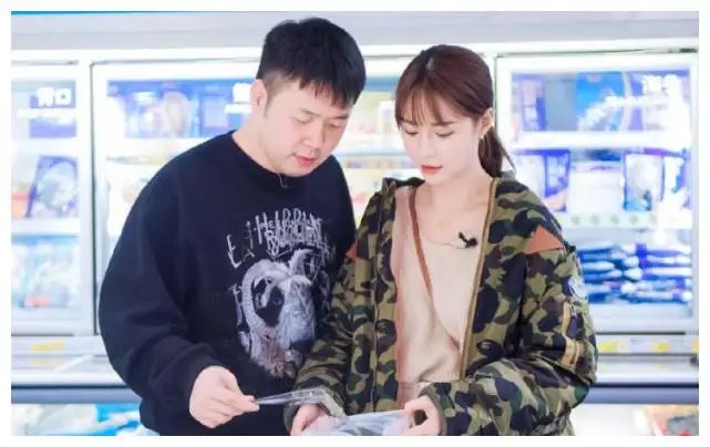 沈梦辰在包里装满喜糖补发给现场的粉丝们，这样的明星你爱了吗？