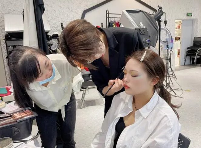 化妆学校正规学校排名