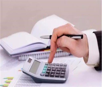 千万账单当废纸卖:拾荒老人见无人看管 拿走当废纸卖 粗心会计和拾荒老人谁的锅?