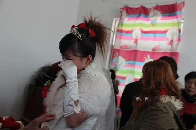 新娘被接走，妈妈独自躲厨房流泪，明明是喜事，妈妈为什么要哭呢？