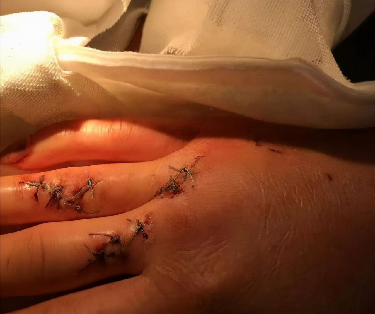 一民警妻子举报丈夫家暴，还称丈夫大量资金来路不清，其丈夫是如何回应的？