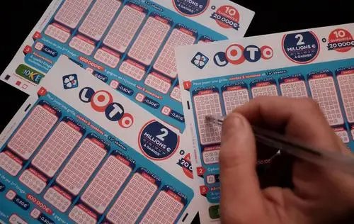 男子喜中1300万大奖太激动失眠一夜，买彩票是靠运气还是靠计算？