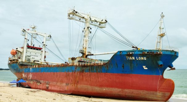 现场：台风后百米巨轮搁浅沙滩，有关部门采取了哪些措施？