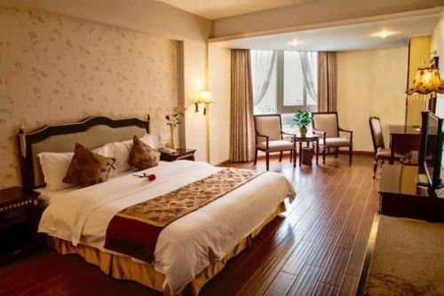 酒店客房铺床过程及步骤？