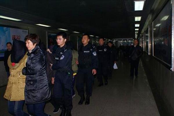 广州碎尸杀人案：凶手密谋作案判刑，“扑克牌大王”仍在逃！后来怎样了？