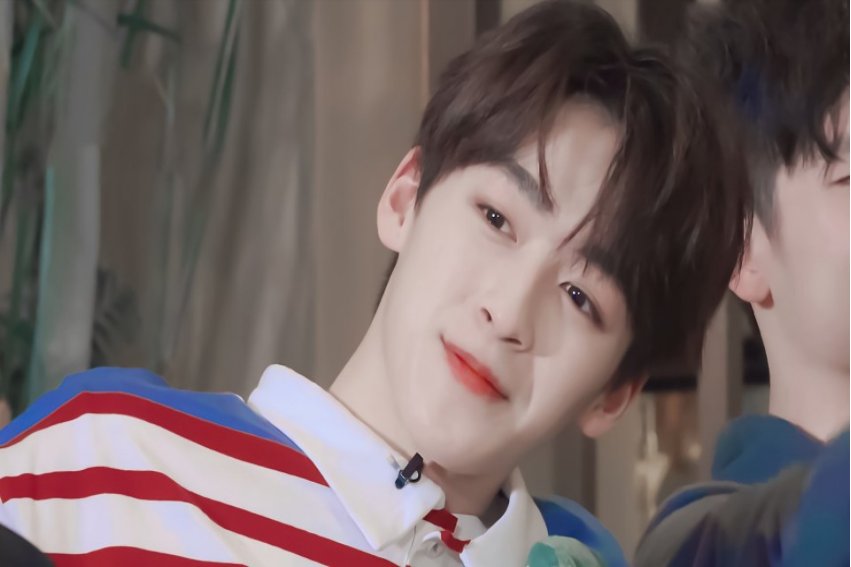 何洛洛考了几次高考