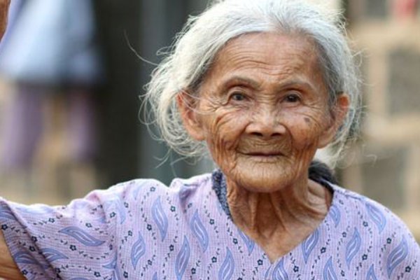 哪一刻你觉得奶奶老了？