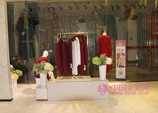 我想开一家女装的服装加盟店，请问我该如何准备？麻烦啦！