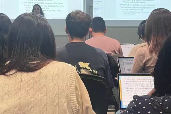 严父慈母是什么肖