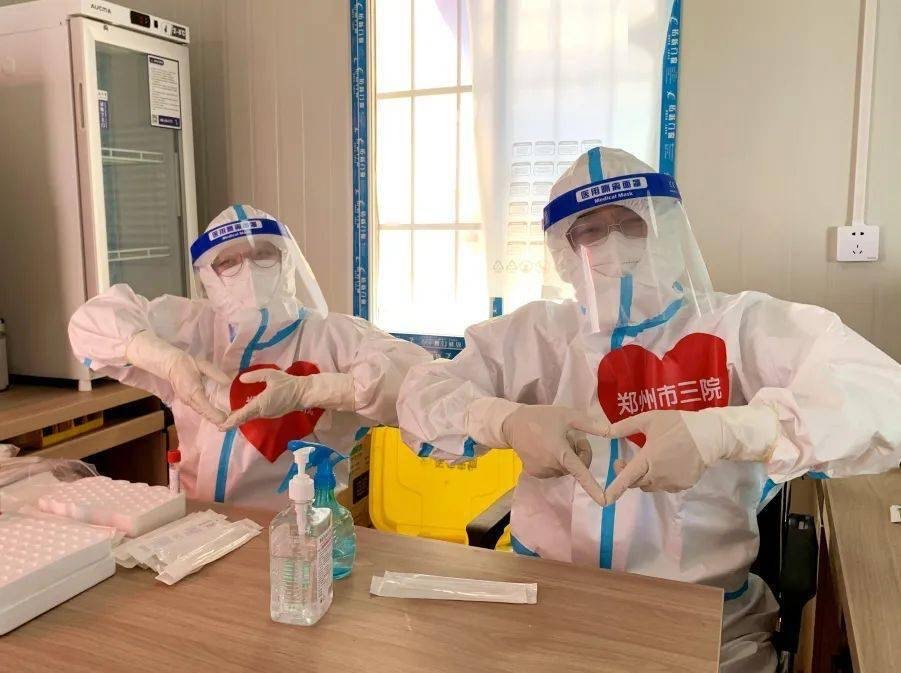 响应防疫政策，6成职场人国庆假日选择就地过节，就地过节对防疫有何益处？