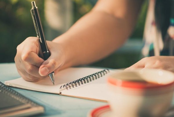 错一道题就插一支笔作文如下：