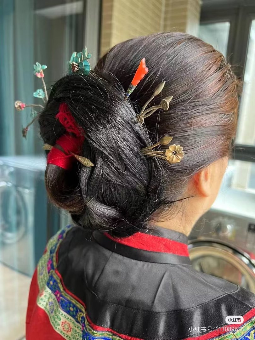 你的相册里是她,快手背影是她,你有什么资格说爱我翻译？