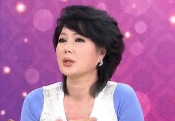 至今未婚！61岁女星一年近况曝光，身材走样曾被封为长腿姐姐，你怎么看？