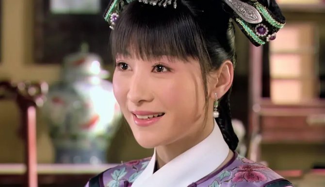 《甄嬛传》安陵容送甄嬛浮光锦时，谁注意她身上绣的花？