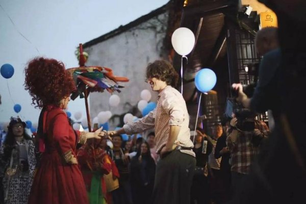 逢场作戏的意思解释