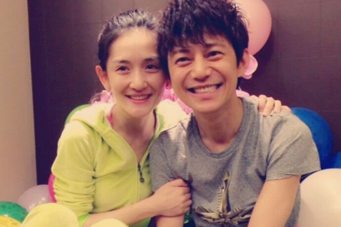 何炅为什么捧红谢娜，是因为喜欢她吗？