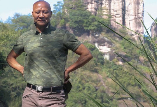 他被称为“最凶反派”，长相穷凶极恶让人胆寒，女儿却颜值逆天，他是谁？