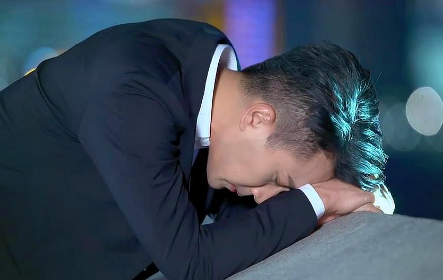 得知前任即将结婚，内蒙古男子发视频回忆两人8年爱情，网友对此有何表示