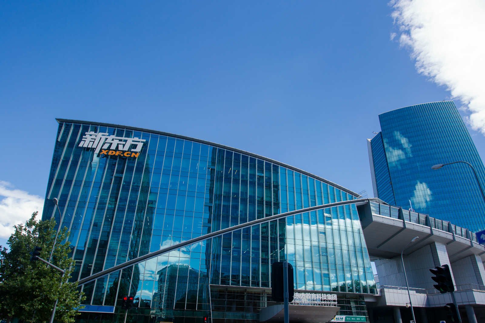 被罗永浩盛赞的董宇辉，真的能救活新东方吗？