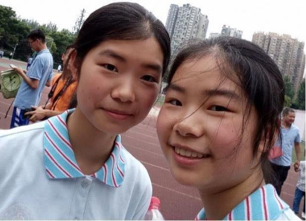 双胞胎同分数考上同校同专业，这种现象有科学依据吗？