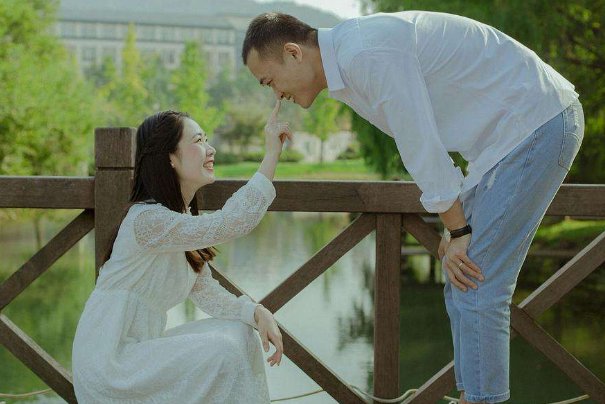 青岛男子澄清了被大力女友锤断3根肋骨一事,事情的经过具体是怎样的?