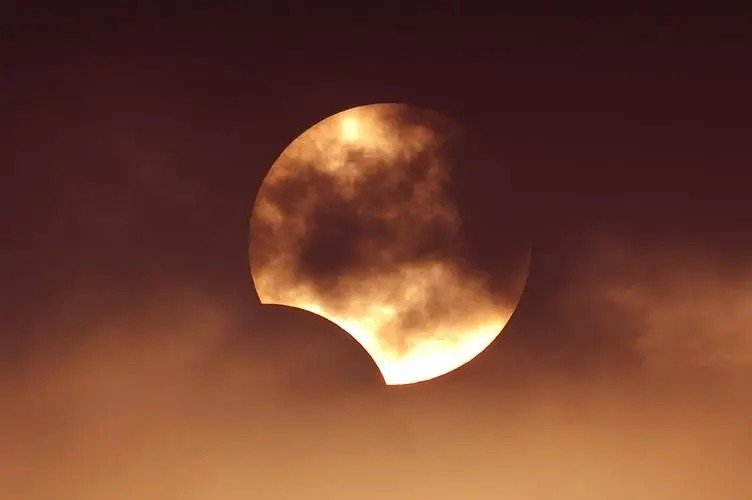 日蚀是什么意思