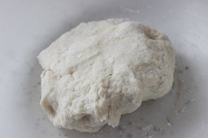 请问馒头松软和酵母的多少有关还是和和面软硬有关为什么蒸出的馒头有特别软有的一般软？