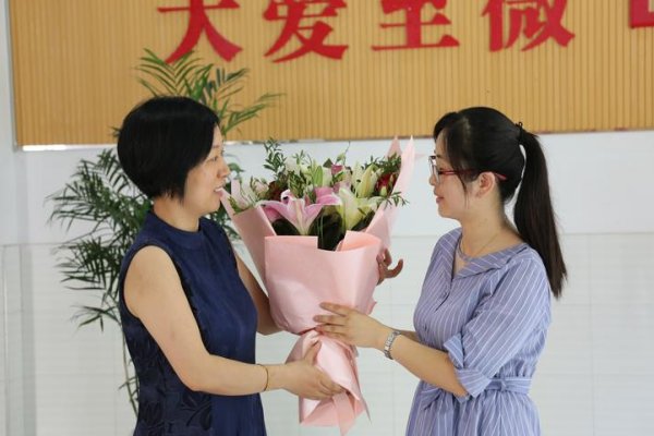 家长八个字暖心夸赞老师