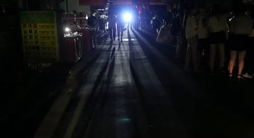 台湾多个地区停电致200余人被困电梯，为何会出现毫无预警的停电？