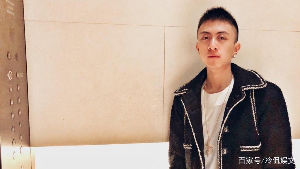 身家百亿却低调做事，一双鞋价值三十万，一支烟价值三万，这个人是谁？