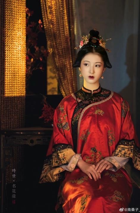 你的相册里是她,快手背影是她,你有什么资格说爱我翻译？