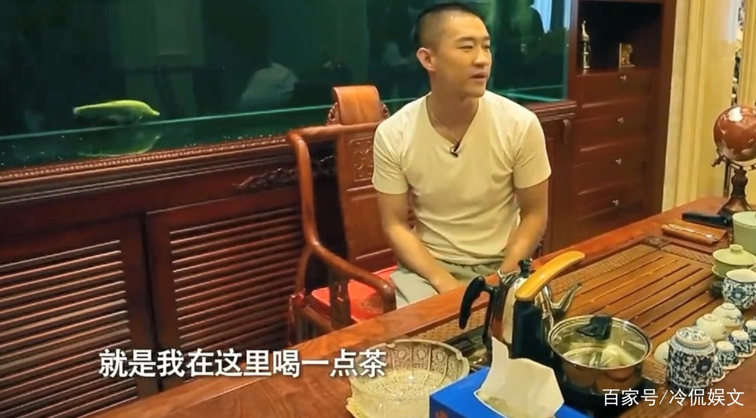 身家百亿却低调做事，一双鞋价值三十万，一支烟价值三万，这个人是谁？