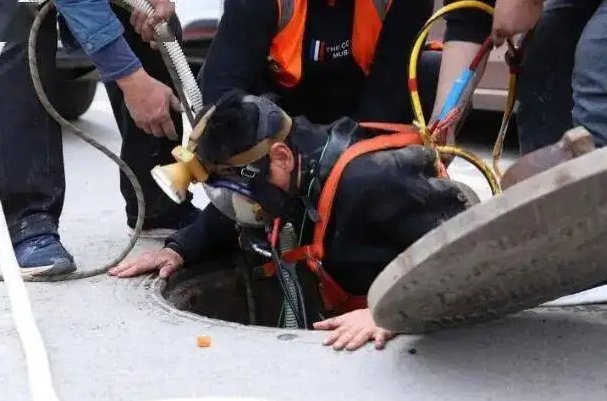 央媒称”井盖吃人”顽疾必须治,该如何从根源上解决这类问题的发生?