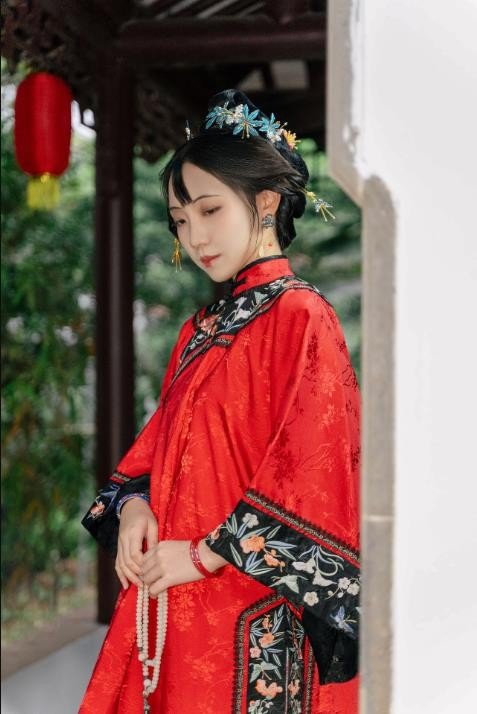 你的相册里是她,快手背影是她,你有什么资格说爱我翻译？