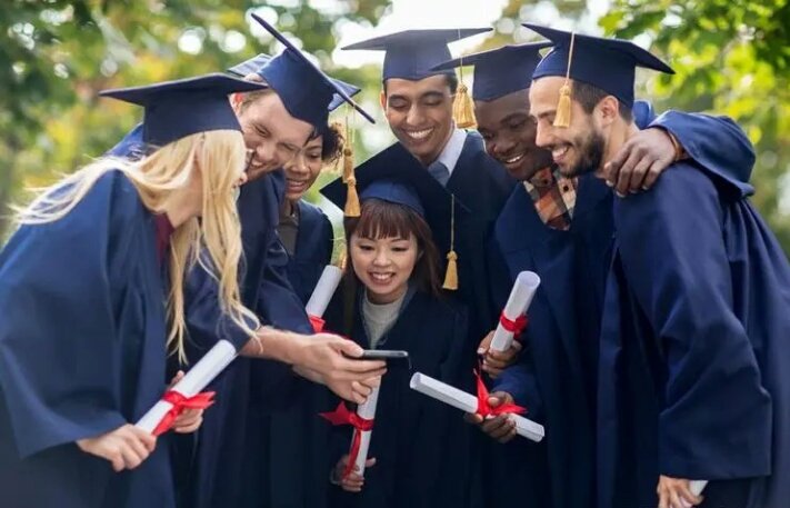 外籍华人博士可申请在华永久居留，此措施对吸引人才回流是否有实质性帮助？