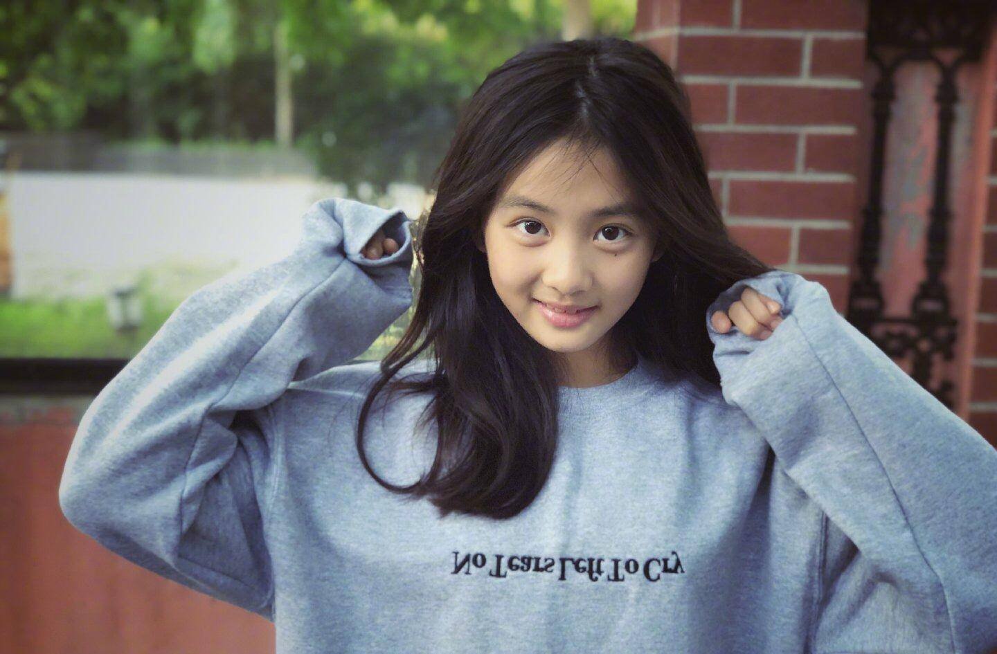 孙莉秀大女儿才艺，多多为弟弟妹妹画海绵宝宝多才多艺又暖心 ，你怎么看？