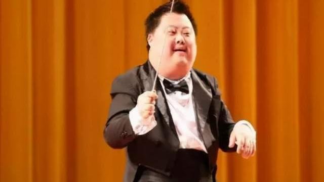 还记得“天才指挥家”舟舟吗？他现在过得还好吗？