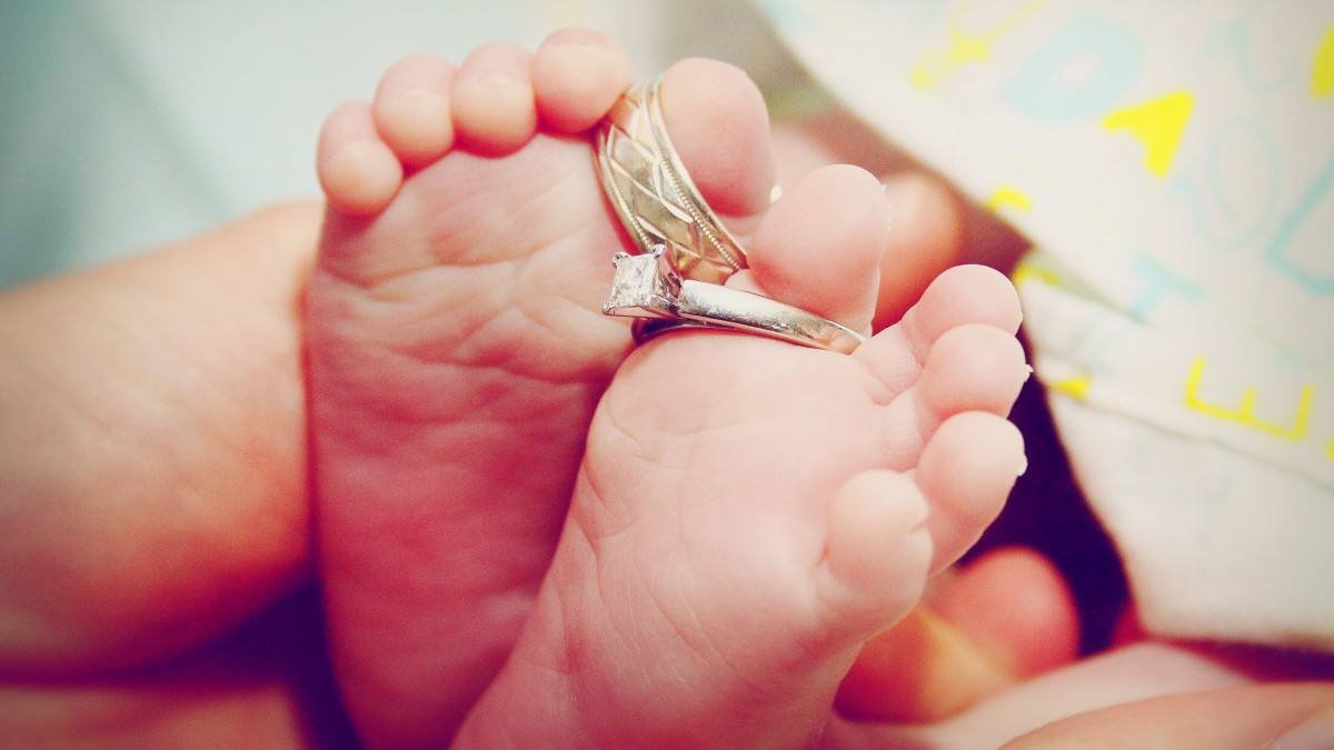 抱着哄宝宝时，一直抖动或者上下晃，会对宝宝的发育产生不良影响吗？