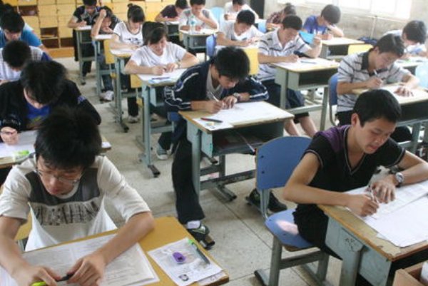 高考复读生和应届生,同场考试公平吗?网友:一次定终身才不公平