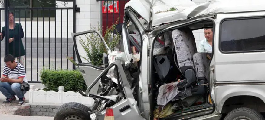 四川货车与商务车对向相撞,3死3伤,为什么说大货车发生事故没有小事故?