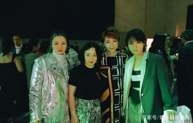 “不受欢迎”的周笔畅默默圈粉三千万，她成功的超越李宇春，你怎么看？