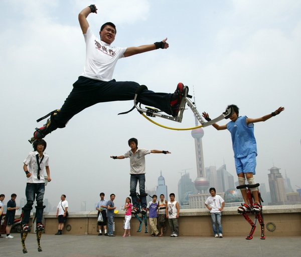 弹跳高跷的原理