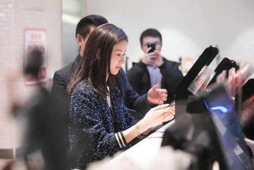 25岁章泽天晒美照准备开学,她有什么让我们值得学习的地方?