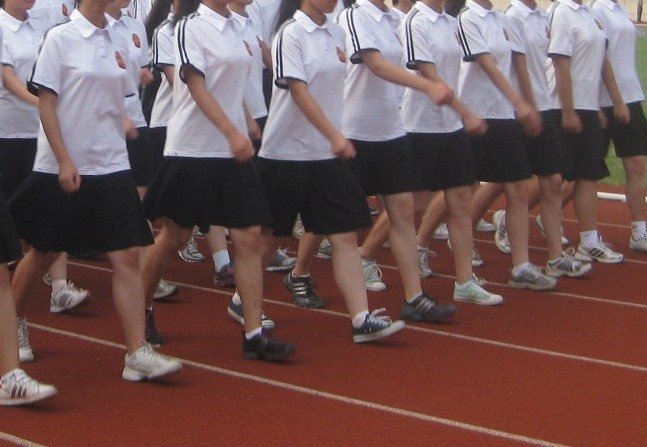 位育中学夏季校服（求图！！！）