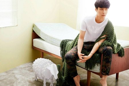 一遍跳舞一边脱衣服，本来是小鲜肉的张艺兴，为何会被指责油腻？