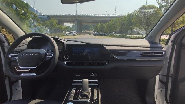 动力肉？价格贵？真实试驾五菱凯捷，大量实拍图，很值