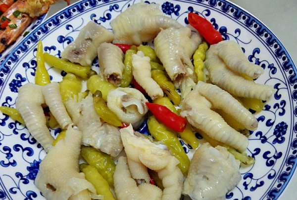 泡椒鸡爪非常受欢迎,怎么辨别商家是不是用的僵尸鸡爪?