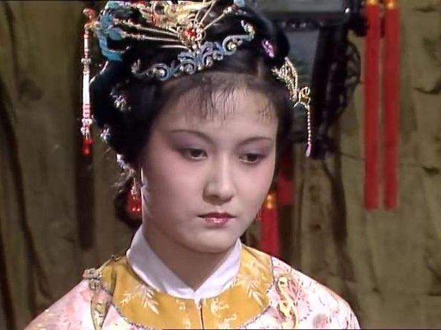 凿壁偷光，花香扑鼻，粗中有细，斗转星移，孔雀收屏，正月初一，展翅凌空，爆竹除旧，元前明后。分别是谁