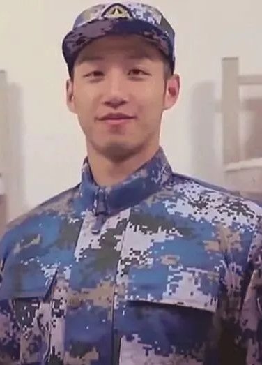 网红放弃60万年薪卖掉40万跑车，加入海军陆战队，加入海军的条件是啥？