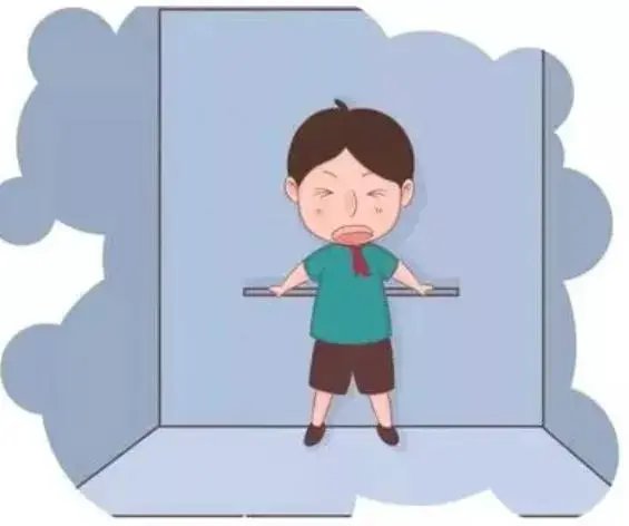 故意关停电梯致女孩摔倒，男孩已道歉！群众该不该放过这个小男孩？